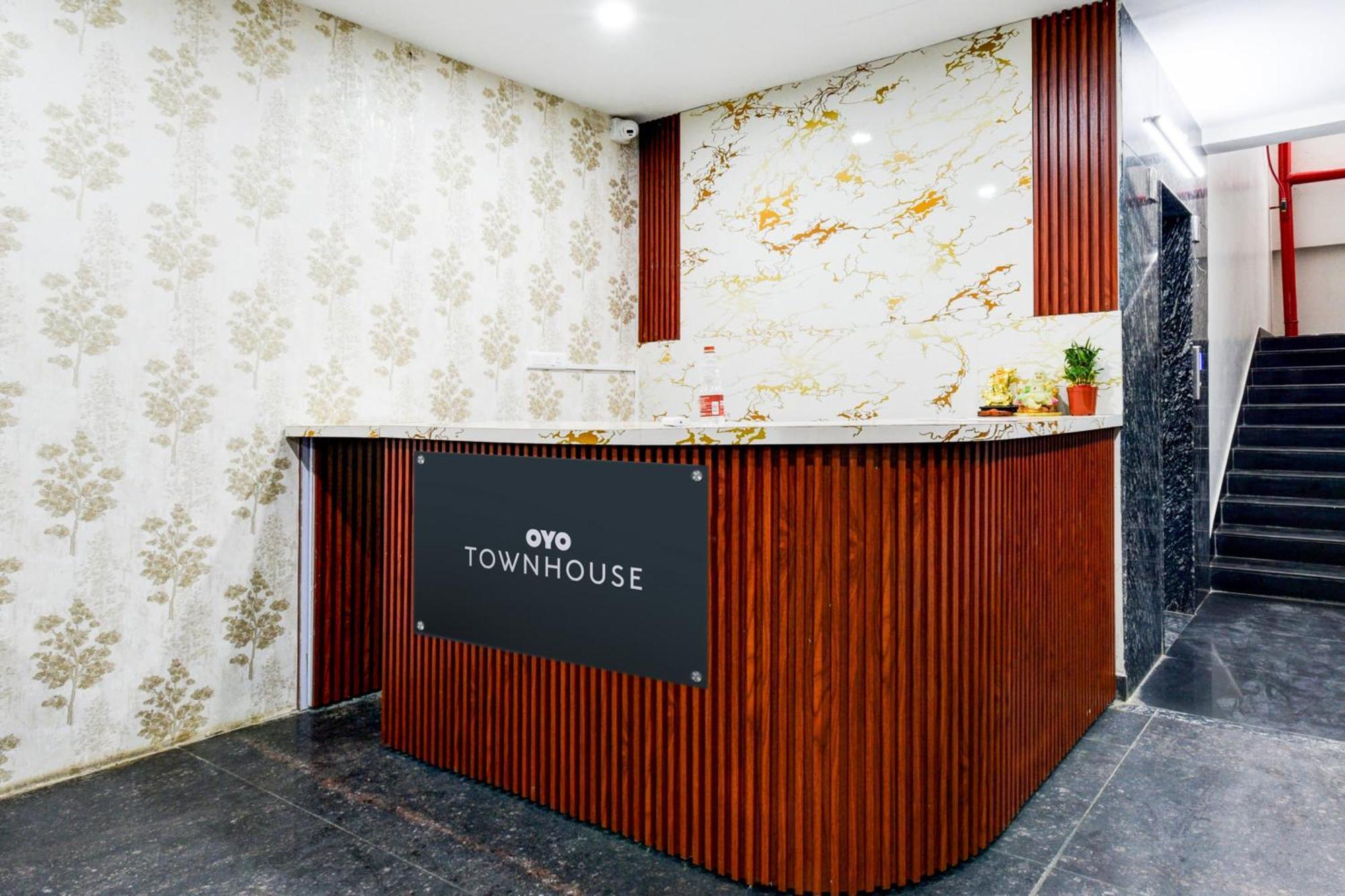Super Townhouse Unnam Hotels Backside Of Tabala Rasa Pub, Financial District Hyderabad Exterior foto